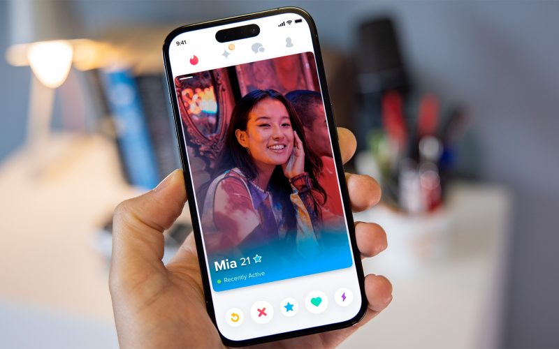 tinder-nu-mai-vrea-sa-fie-„sat-fara-caini”.-cum-te-ajuta-noua-regula-a-aplicatiei-de-dating-online,-de-fapt,-chiar-daca-nu-pare