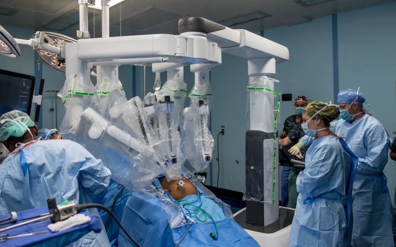 robotul-ai-care-te-opereaza-fara-interventie-umana.-viitorul-medicinei-s-ar-putea-sa-fie-in-mainile-inteligentei-artificiale