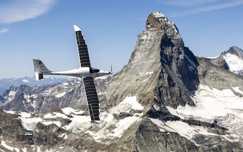 romanul-care-a-stabilit-un-nou-record-cu-inventia-sa.-cum-a-reusit-asta-cu-avionul-electric-solarstratos,-echipat-cu-panouri-fotovoltaice