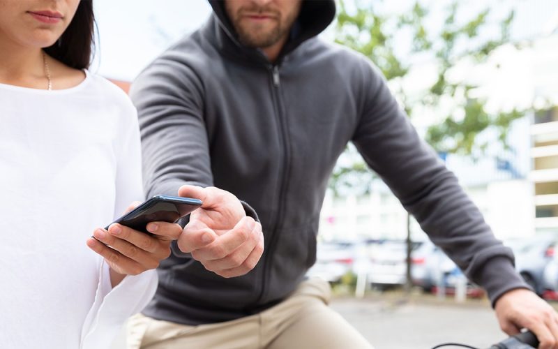 un-telefon-furat,-sute-de-tranzactii-frauduloase-si-un-prejudiciu-urias-la-cluj