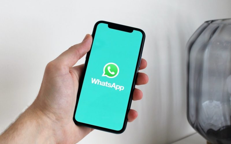 whatsapp-iti-va-sugera-cum-sa-iti-scrii-mesajele-cu-ajutorul-inteligentei-artificiale