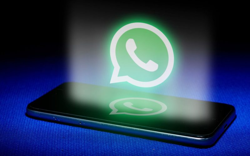 whatsapp-mizeaza-si-mai-mult-pe-inteligenta-artificiala,-in-ciuda-criticilor:-testeaza-un-asistent-ai-pentru-redactarea-mesajelor-pe-iphone