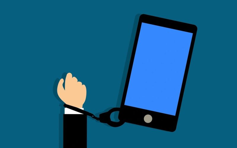 orasul-care-vrea-sa-limiteze-utilizarea-smartphone-urilor-la-doua-ore-pe-zi.-legatura-cu-problemele-de-sanatate-cauzate-de-folosirea-telefonului