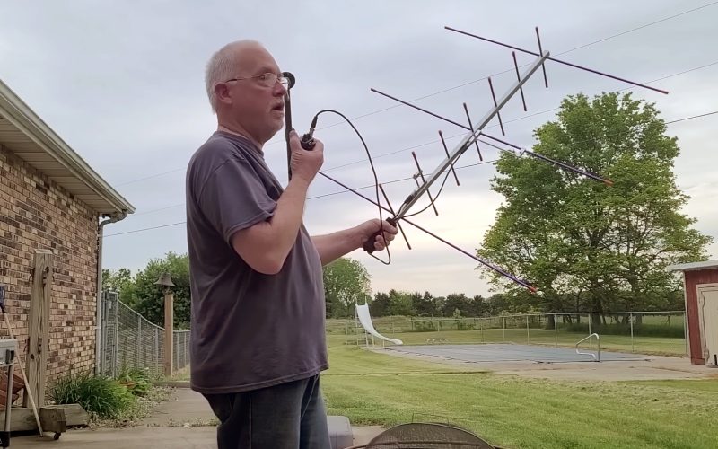 video:-un-electronist-amator-a-reusit-sa-contacteze-astronautii-de-pe-statia-spatiala-internationala-cu-un-aparat-radio-si-o-antena-construite-acasa