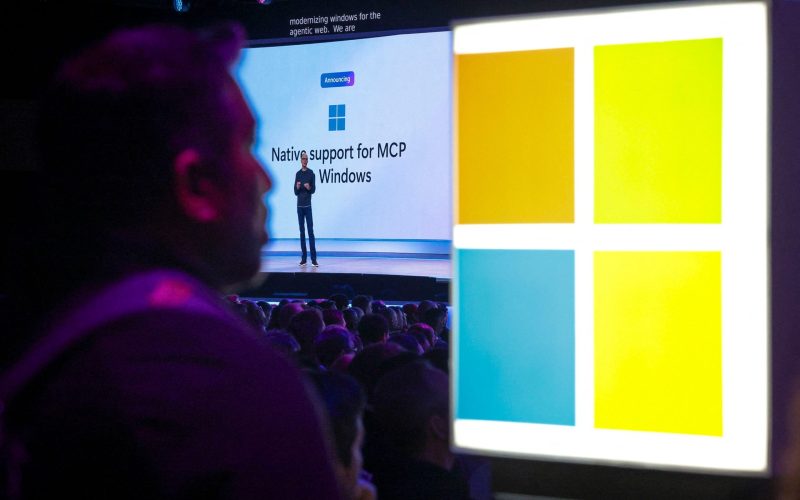 inteligenta-artificiala-zguduie-piata-software-ului-traditional,-iar-giganti-ca-salesforce-si-adobe-pierd-miliarde