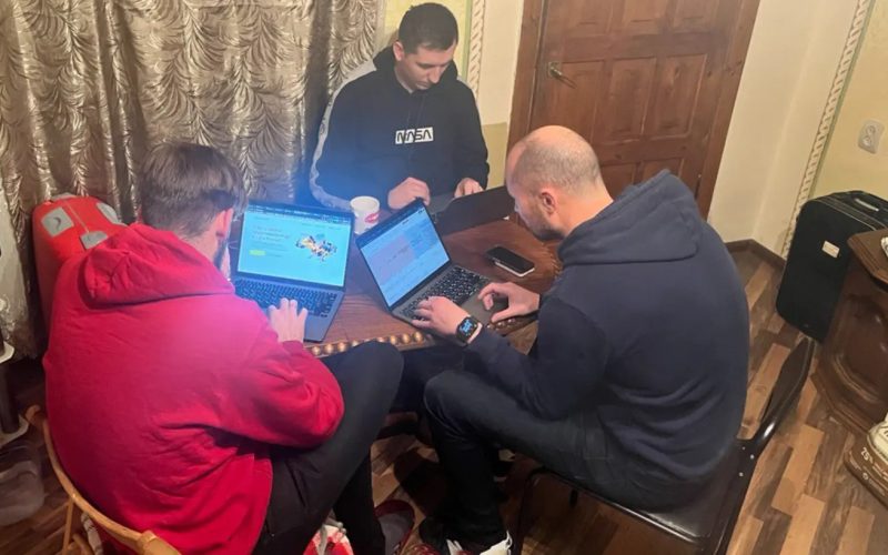 romania-la-coada-europei-intr-un-clasament-esential,-competentele-digitale.-romanii-nu-stiu-sa-foloseasca-un-calculatorii,-iar-tinerii-nici-nu-vor-sa-invete