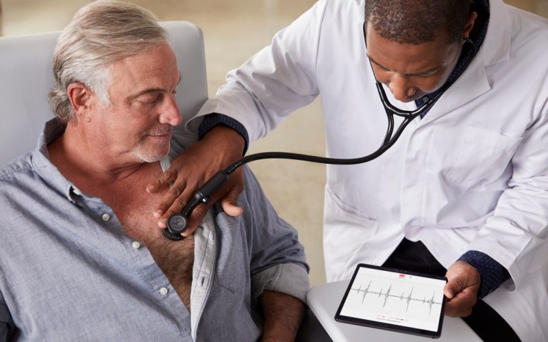 stetoscopul-inteligent-cu-inteligenta-artificiala-promite-diagnostic-cardiac-in-doar-15-secunde
