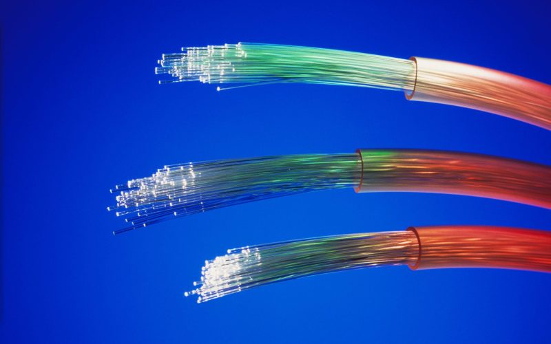 fibrele-optice-tip-„paie-de-sticla”-ar-putea-revolutiona-viteza-internetului