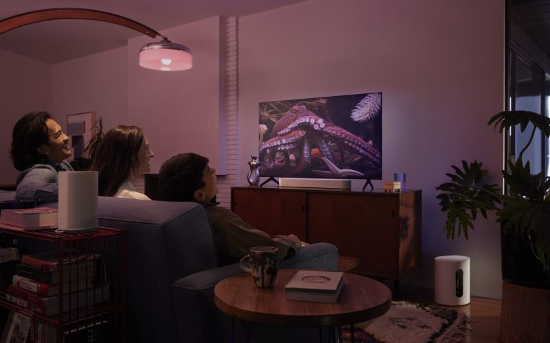 sonos-bate-palma-cu-philips-hue-ca-sa-ti-poti-controla-luminile-din-casa-cu-comenzi-vocale.-totul-se-petrece-rapid,-securizat-si-complet-offline