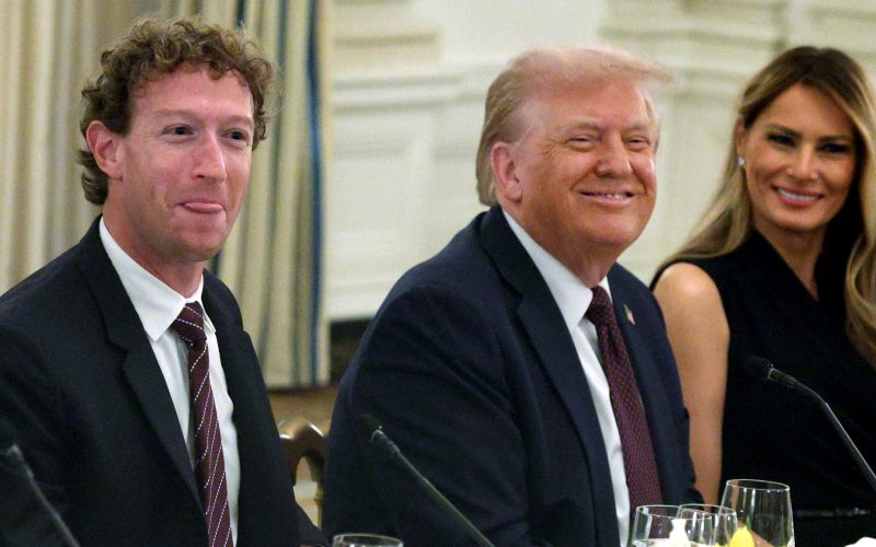 „geniile”-din-tech,-ingramadite-la-masa-lui-trump,-s-au-intrecut-in-linguseli-si-obedienta-de-dragul-ai,-dar-presedintele-a-avut-o-singura-intrebare-cheie
