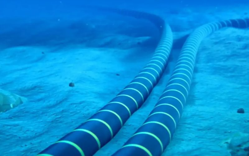 probleme-la-microsoft-azure-dupa-taierea-mai-multor-cabluri-submarine-in-marea-rosie