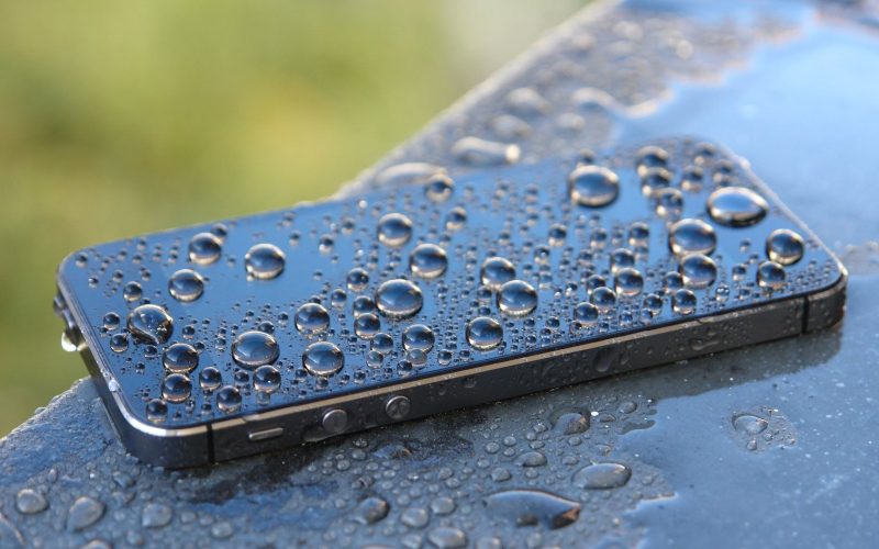 ce-faci-cand-ti-se-uda-iphone-ul:-pasii-corecti-si-ce-este-mit-periculos