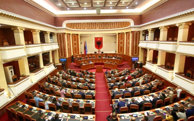 prima-tara-din-lume-care-isi-numeste-un-ministru-digital-creat-cu-ai-este-in-europa.-„un-politician-incoruptibil,-care-nu-minte-si-face-ceea-ce-promite”