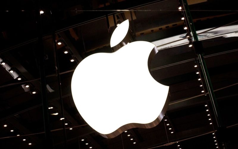 apple,-acuzata-ca-a-folosit-carti-piratate-pentru-antrenarea-inteligentei-artificiale.-scriitorii-cer-despagubiri-si-distrugerea-datelor