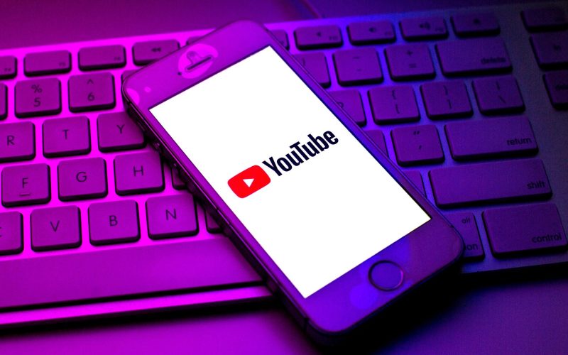 youtube-aduce-dublaj-automat-cu-inteligenta-artificiala,-pentru-videoclipuri-in-mai-multe-limbi.-cum-functioneaza