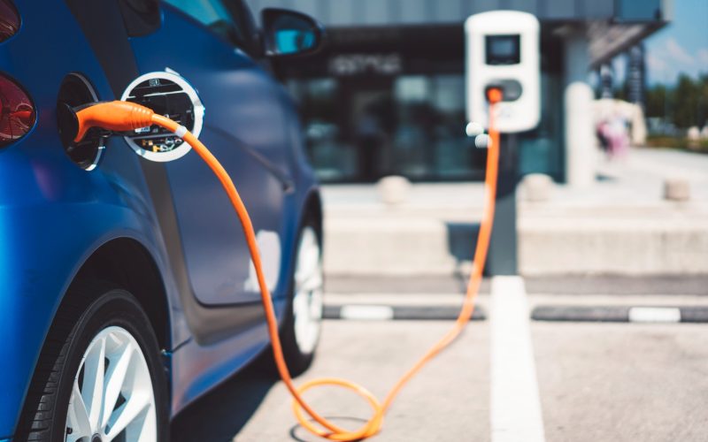 bateria-pentru-masina-electrica-care-se-incarca-cat-bei-o-cafea-si-te-tine-de-la-bucuresti-la-budapesta.-aceasta-inventie-poate-schimba-totul-in-lumea-ev
