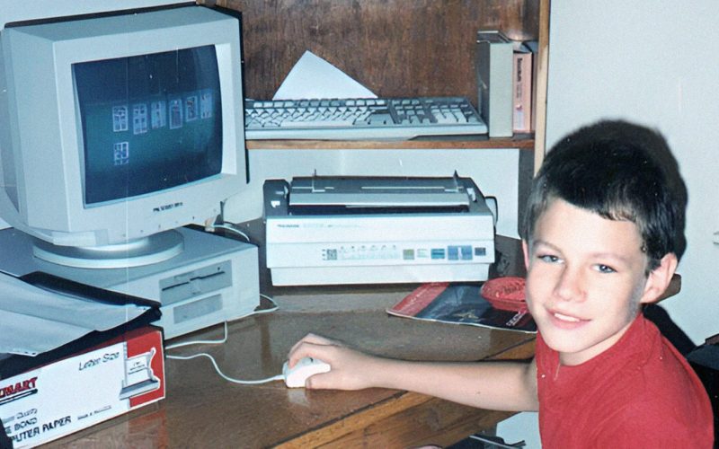 istoria-internetului-in-romania:-de-la-dial-up,-la-netcafe,-mirc-si-jocuri-video.-oamenii-stateau-la-coada-sa-isi-citeasca-e-mailurile-in-anii-’90