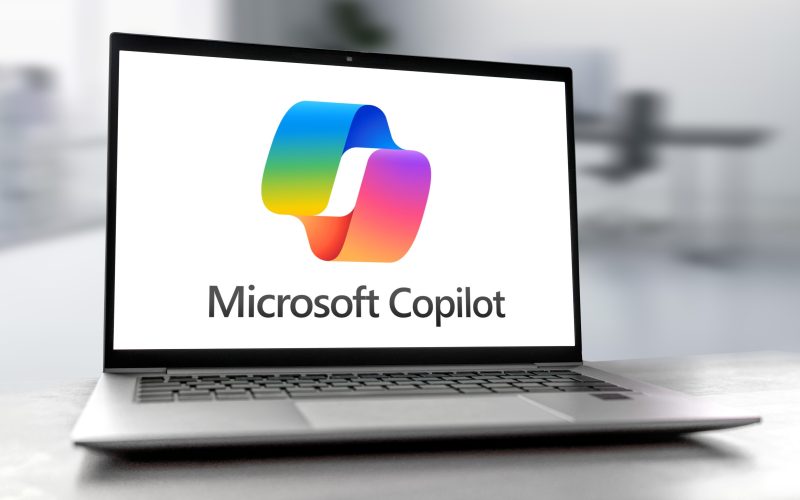 microsoft-365-copilot-va-fi-instalat-automat-pe-aproape-toate-calculatoarele-cu-windows-11-din-lume.-asa-nu-mai-scapi-de-inteligenta-artificiala