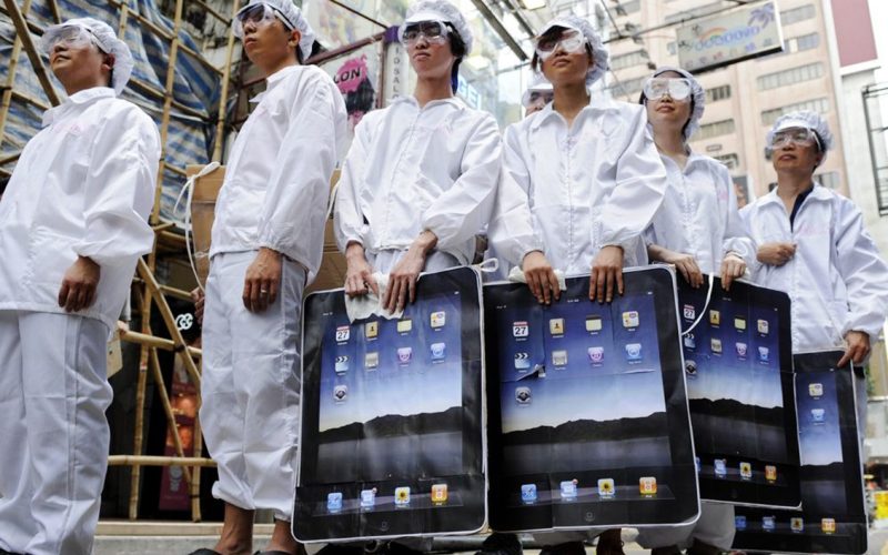 iphone-17-fabricat-de-muncitori-exploatati,-cu-ture-de-noapte-si-neplatiti-la-timp,-arata-o-investigatie