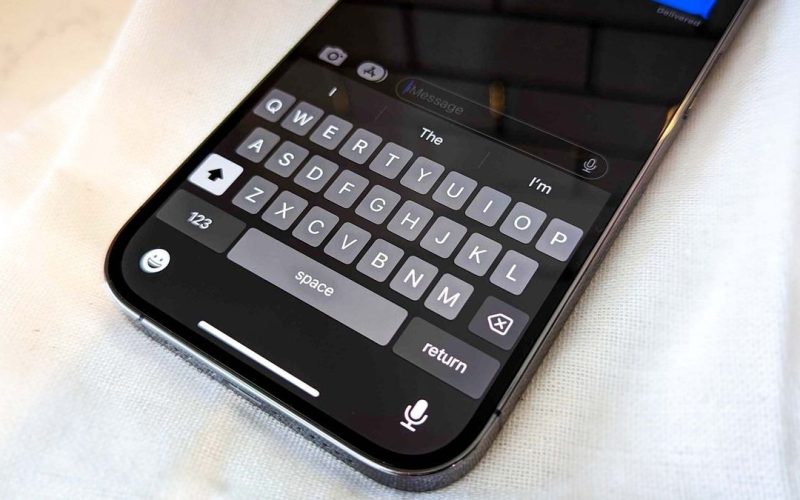 tastatura-iphone,-mai-rapida:-cum-sa-scrii-eficient-cu-text-predictiv,-inlocuire-automata-si-glisare