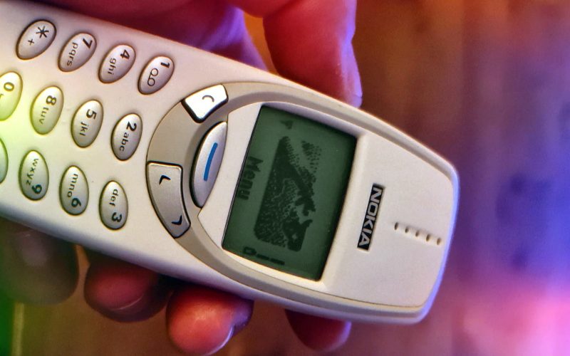 telefoanele-simple-cu-butoane-sunt-revolutia-anti-smartphone-–-viata-fara-notificari,-fara-aplicatii-si-cu-mai-multa-intimitate
