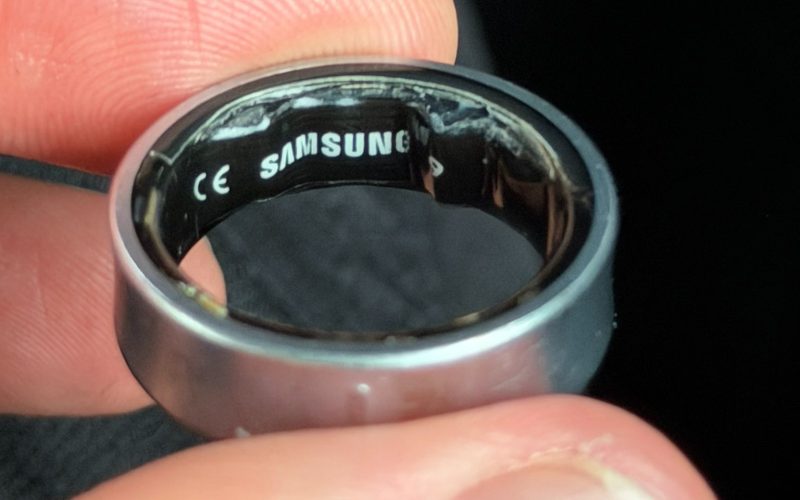 un-barbat-era-sa-si-piarda-un-deget-din-cauza-inelului-inteligent-samsung-galaxy-ring:-ce-s-a-intamplat-cu-bateria-device-ului