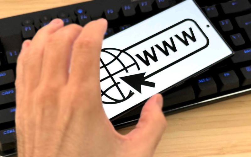 omul-care-a-inventat-webul:-internetul-nu-mai-e-liber,-iar-ai-pune-monopol.-e-timpul-ca-utilizatorii-sa-si-ia-controlul-inapoi