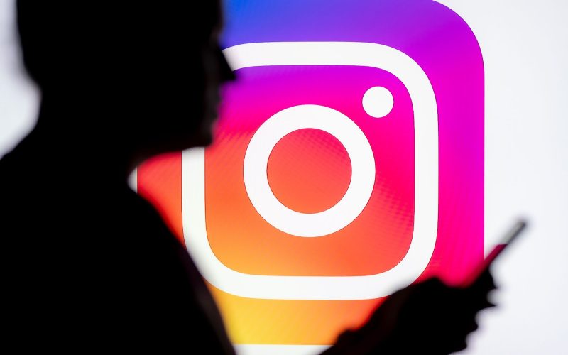 seful-instagram-zice-ca-reteaua-de-socializare-nu-te-spioneaza-prin-microfon.-cum-isi-culege,-totusi,-meta-datele?
