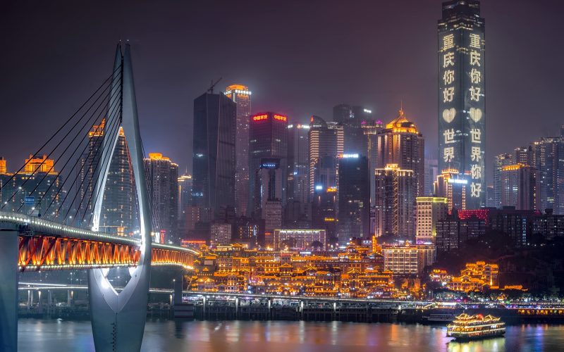 chongqing,-„orasul-magic-8d”-al-chinei:-metroul-trece-prin-blocuri,-iar-parterul-incepe-la-etajul-22