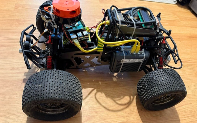 inginerii-romani-au-creat-primul-robot-autonom-din-lume-care-detecteaza-simultan-brese-de-securitate-cibernetica-si-fizica