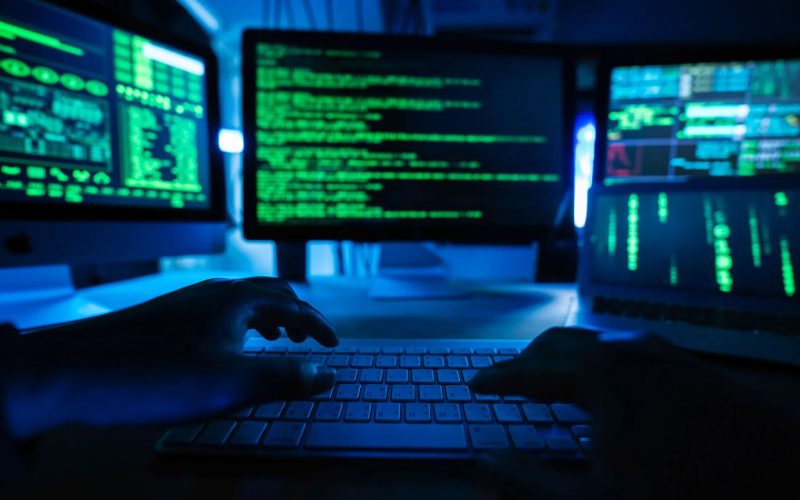 ransomware-ul-loveste-tot-mai-des-fabricile:-de-ce-se-intampla-asta,-explicatia-expertilor-in-securitate-cibernetica