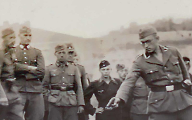 dupa-80-de-ani,-inteligenta-artificiala-identifica-ofiterul-nazist-din-celebra-fotografie-a-holocaustului
