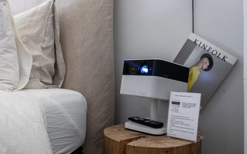 epson-lifestudio,-probabil-cel-mai-important-pas-spre-a-ti-transforma-camera-intr-un-cinematograf.-vine-cu-sunet-bose