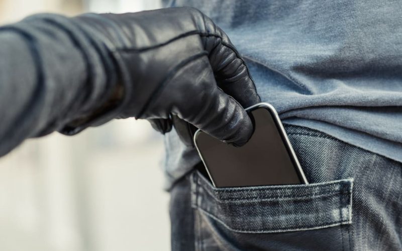 epidemie-de-furturi-de-telefoane-in-aceasta-tara-din-europa.-guvernul-someaza-gigantii-apple,-google-si-samsung-sa-gaseasca-o-solutie