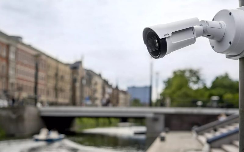 axis-apeleaza-la-inteligenta-artificiala-pentru-cele-mai-noi-camere-de-supraveghere-de-tip-bullet.-cat-sunt-de-performante