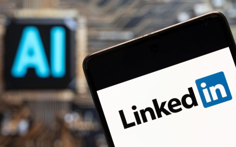 linkedin-va-folosi-datele-utilizatorilor-din-europa-pentru-a-si-antrena-ai-ul.-cum-poti-opri-acest-lucru,-cat-timp-mai-ai-la-dispozitie?