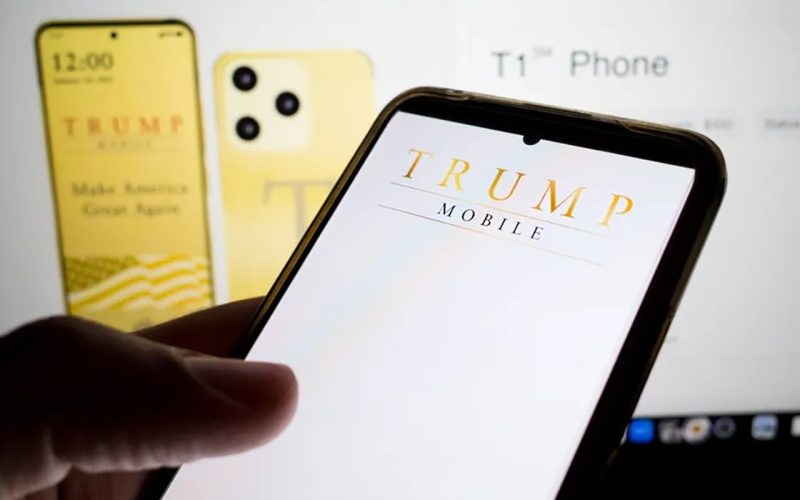 telefonul-„patriotic”-t1-al-lui-trump-e-nicaieri.-mega-lansarea-promisa-a-fost-amanata-din-nou