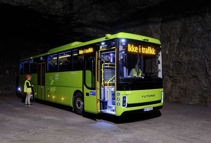 cartelele-sim-romanesti-din-autobuzele-facute-in-china-declanseaza-o-ancheta-de-proportii:-ce-riscuri-au-iesit-la-iveala