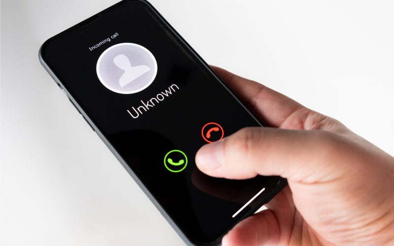 solutia-la-apelurile-telefonice-care-se-lasa-cu-fraude-costisitoare.-prima-tara-care-blocheaza-numerele-false