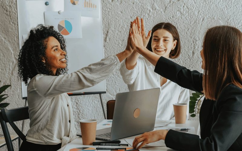 interviu-exclusiv-despre-viitorul-femeilor-in-tech-si-rolul-comunitatilor-care-schimba-industria-–-roxana-sluser,-senior-project-manager-empower-tech