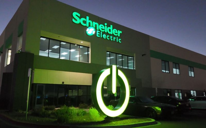 contract-urias-pentru-schneider-electric:-acord-de-1,9-miliarde-de-euro-pentru-infrastructura-ai-si-centre-de-date