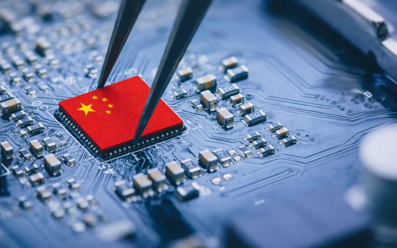 china-isi-construieste-in-secret-„masinaria”-care-sa-i-aduca-suprematia-cipurilor-ai.-prototipul-euv-care-ar-putea-schimba-balanta-in-inteligenta-artificiala