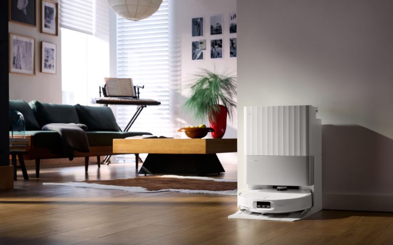 roborock-qrevo-edget,-lansat-oficial-in-romania-–-unul-dintre-cele-mai-subtiri-aspiratoare-robot-vine-cu-lds-retractabil-si-face-minuni-daca-ai-animale-de-companie