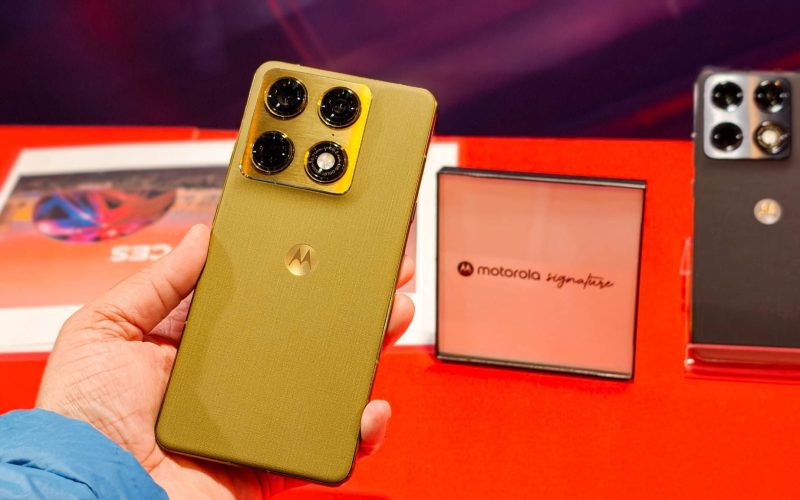 motorola-signature-ajunge-la-precomanda-in-romania-cu-un-pret-atractiv:-ce-primesti-pentru-3999,99-lei